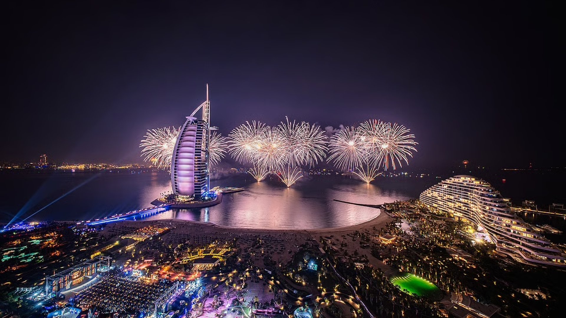 Dubai New Year’s Eve: Fireworks Across Landmarks | Die Geissens Real Estate | Luxus Immobilien mit Carmen und Robert Geiss – Die Geissens in Dubai